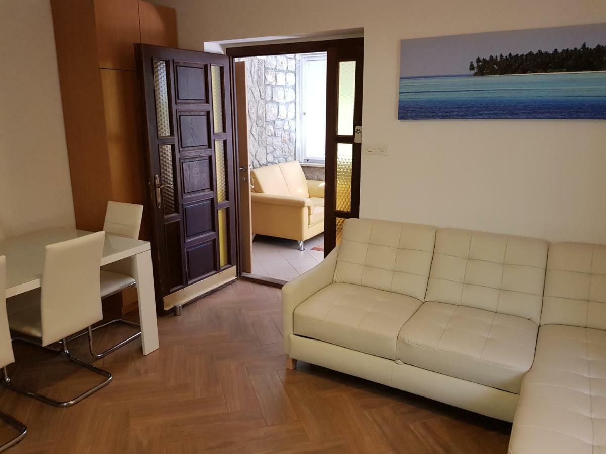 Apartments Vila Tisa مالي لوشينغْ المظهر الخارجي الصورة